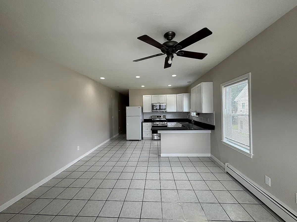 2 bed, 760 sqft, $1,800 — Photo 4