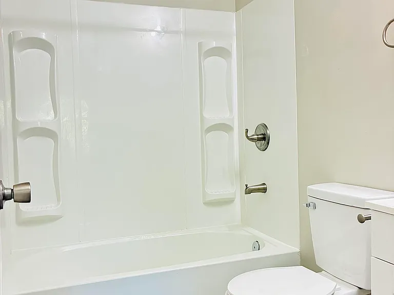 1030 Caldwell St — Photo 11