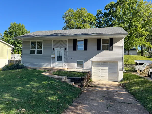 1240 Marchi Dr, Saint Louis, MO 63125