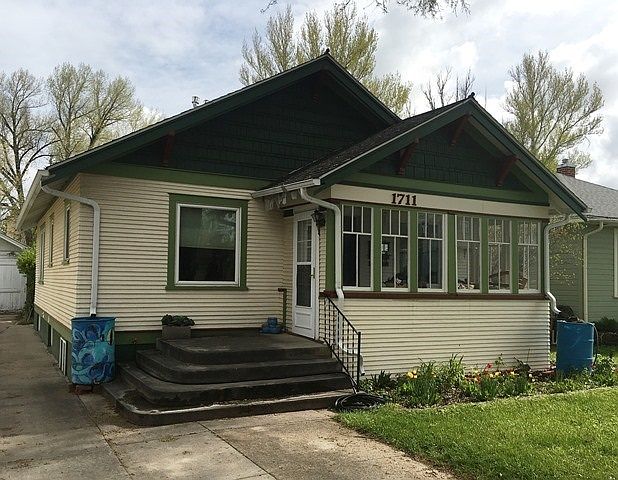 1st image of 1711 Custer St