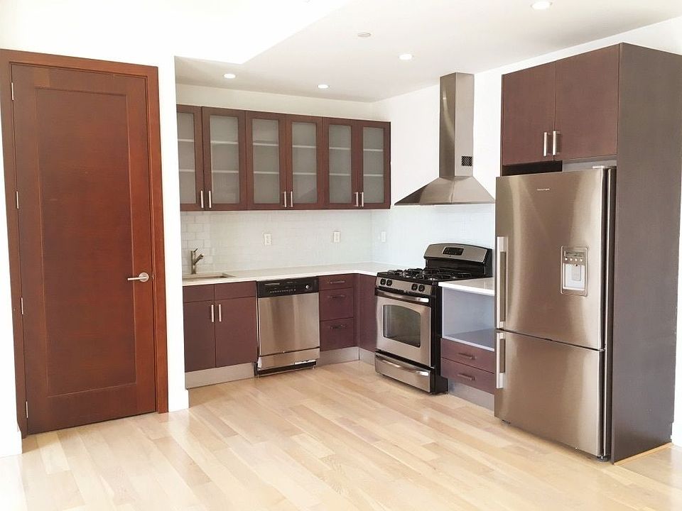 1st image of 3101 Vernon Blvd #412