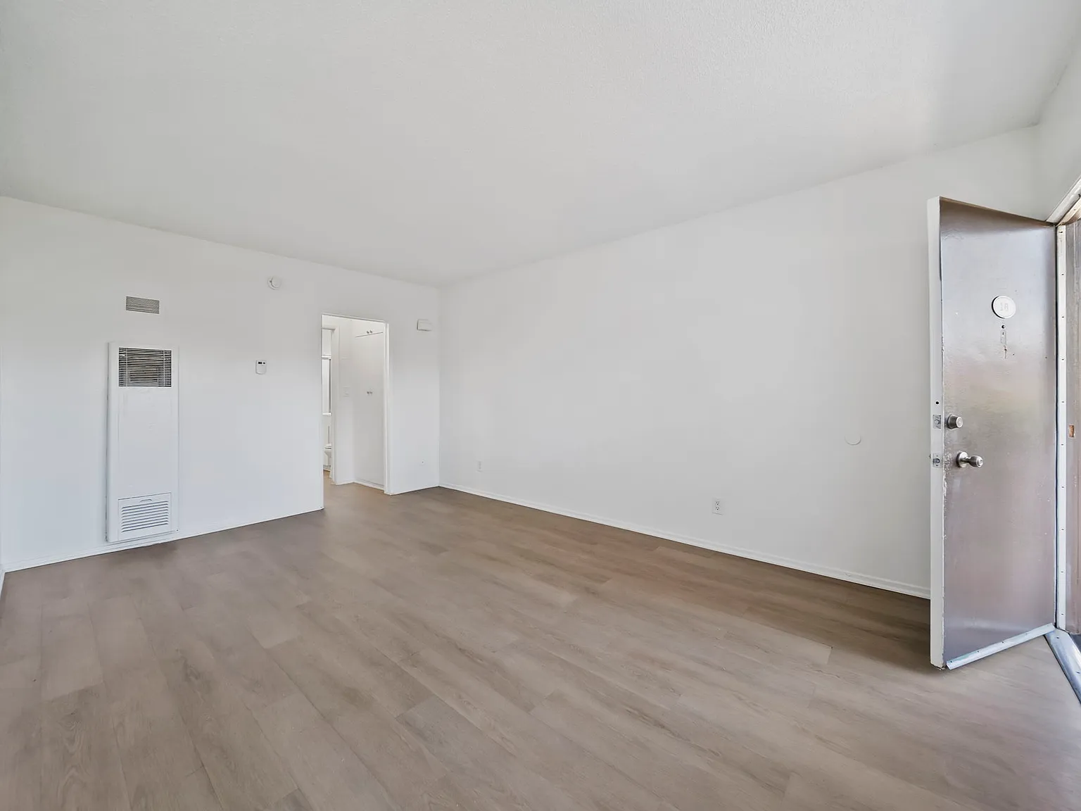 1 bed, 850 sqft, $1,800 — Photo 4