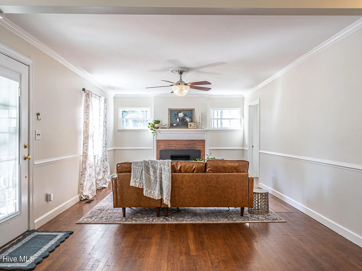 2 bed, 1.5 bath, 1458 sqft, $1,900 — Photo 3