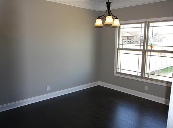 5th image of 1556 Edgewater Ln