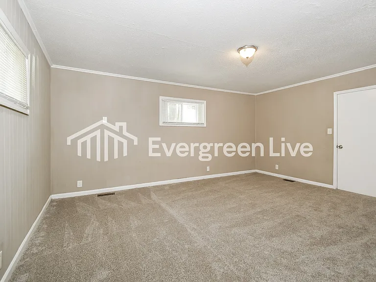 1064 Bonnie St — Photo 8