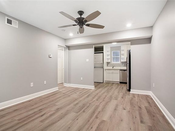 3rd image of 1132 Carondelet St #204