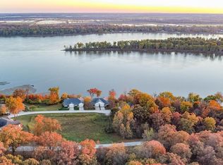 87 Quarry Ct, Golden Eagle, IL 62036