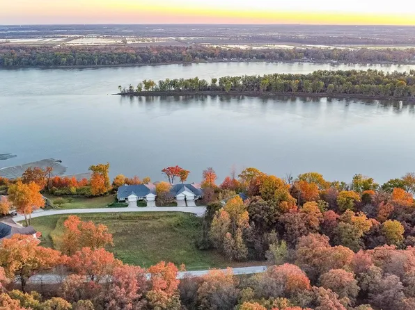 87 Quarry Ct, Golden Eagle, IL 62036