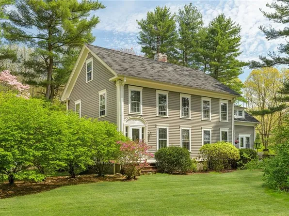 4 Torrey Rd, Cumberland, RI 02864