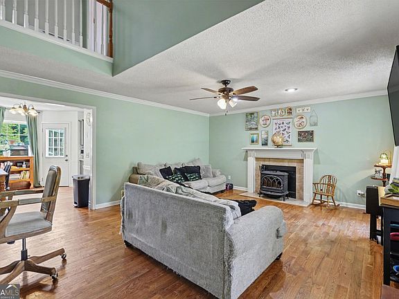 4th image of 1595 Harmony Rd