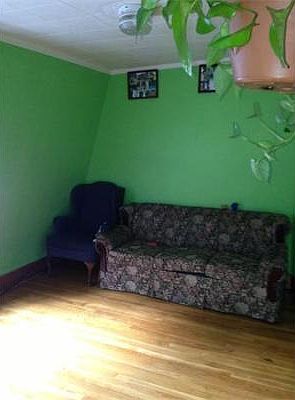 4th image of 102 Hollingsworth St