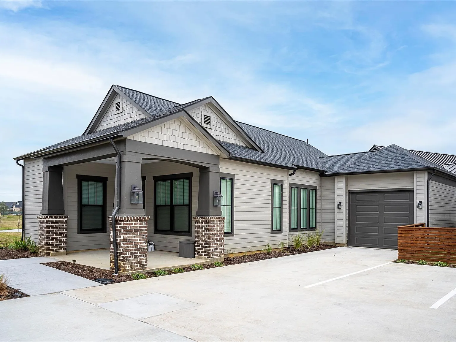 2 bed, 2.0 bath, 1158 sqft, $2,260 — Photo 2