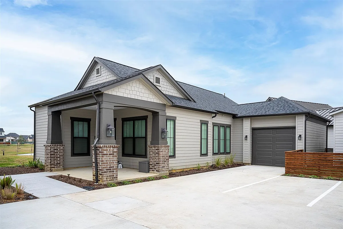Building Photo - 15055 Gardenberry Ln
