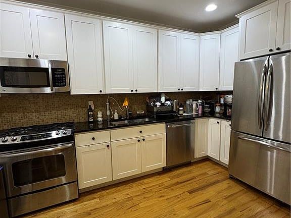 4th image of 1733 E 4th St APT 1-A