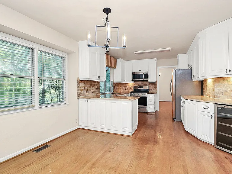 500 River Oaks Ln — Photo 5
