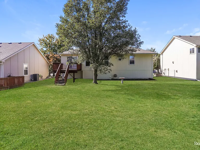 15907 Megan St — Photo 15