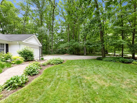 4th image of 9291 Robinhood Cir