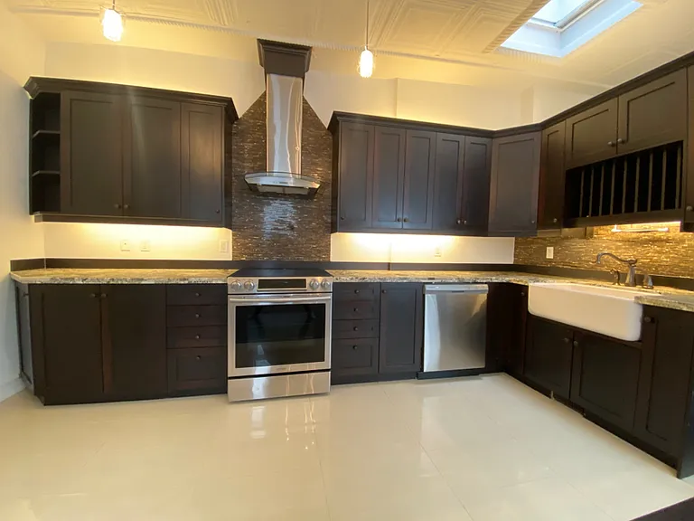 385 Jane St #UPPER FRONT — Photo 4