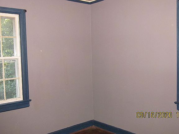4th image of 3215 Harrison Rd