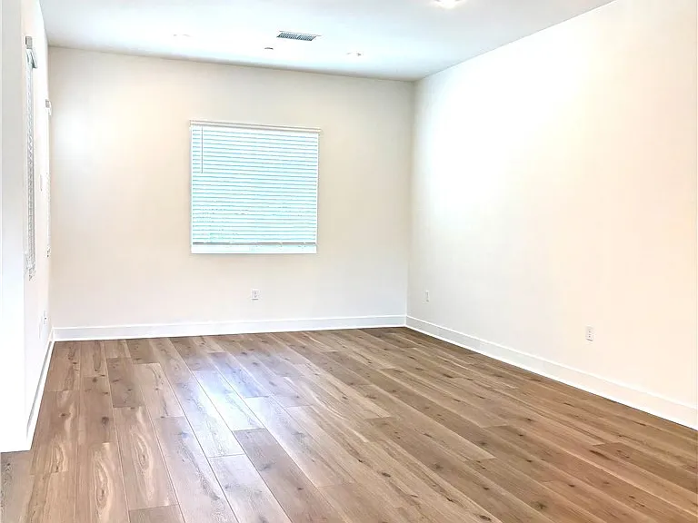 7268 Ellington Dr — Photo 2
