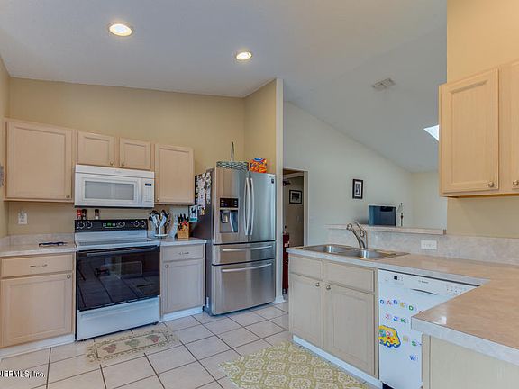 5th image of 12551 Willoughby Ln