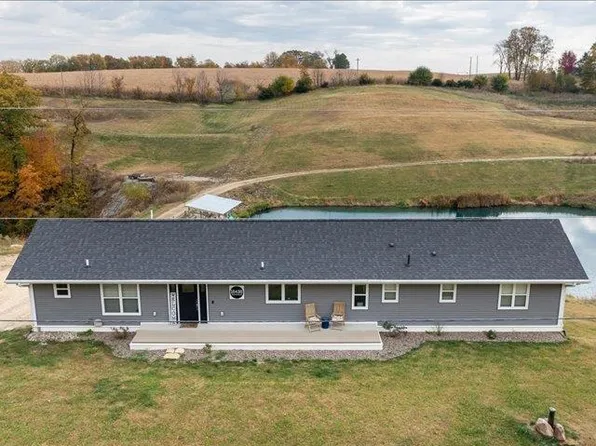 16438 Five Points Rd, Durango, IA 52039