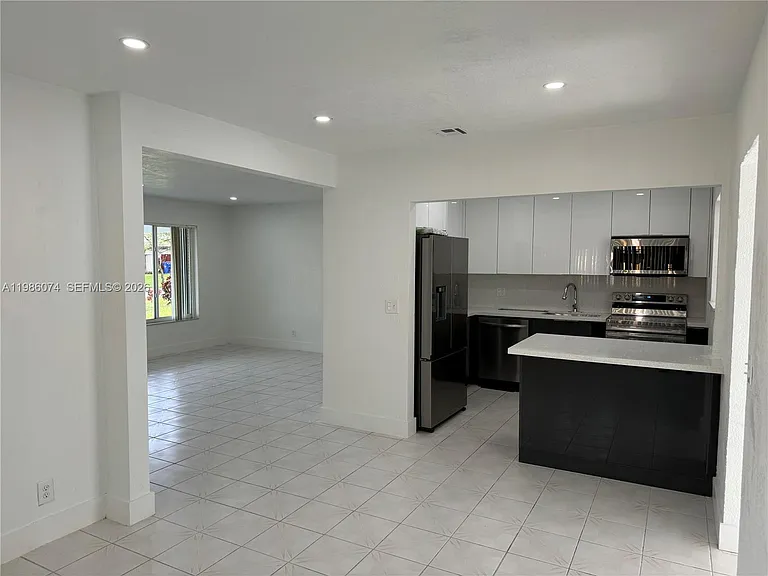 2400 N 57th Way — Photo 2