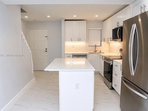 3rd image of 2750 W 76th St APT 203