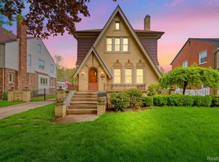 956 Washington Rd, Grosse Pointe, MI 48230