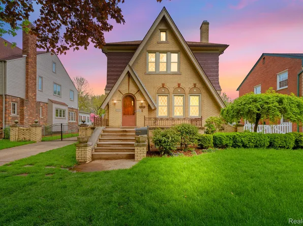 956 Washington Rd, Grosse Pointe, MI 48230
