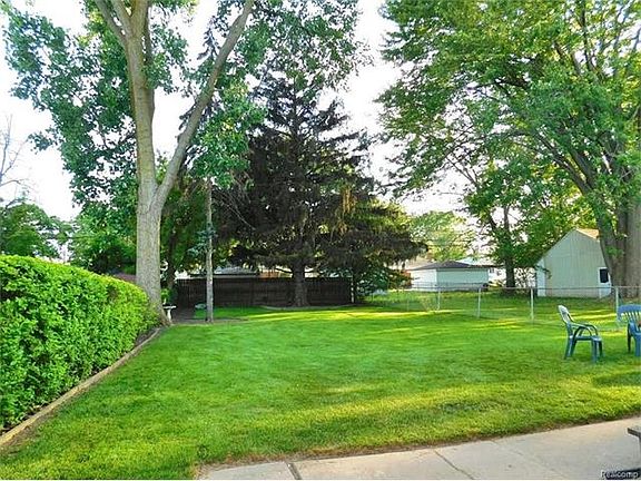 5th image of 23840 Elmira St