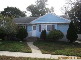 15 Pierrepont St, Freeport, NY 11520