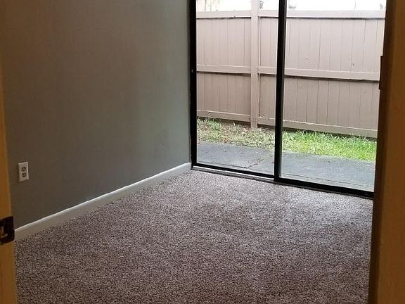 3rd image of 1704 Fox Run Dr APT 1