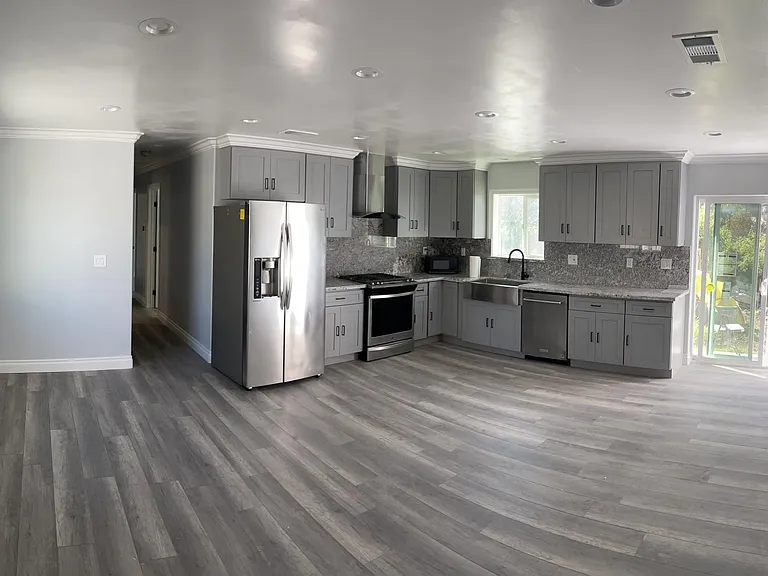 10256 Mina Ave — Photo 1