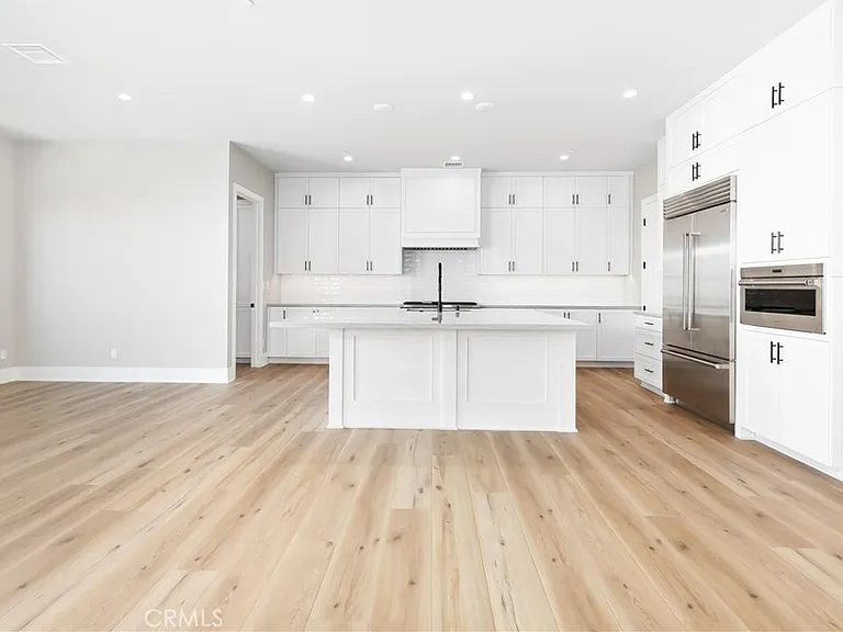 127 Oakstone — Photo 5