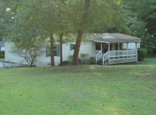 4 Sweetbriar Ct, Sharpsburg, GA 30277