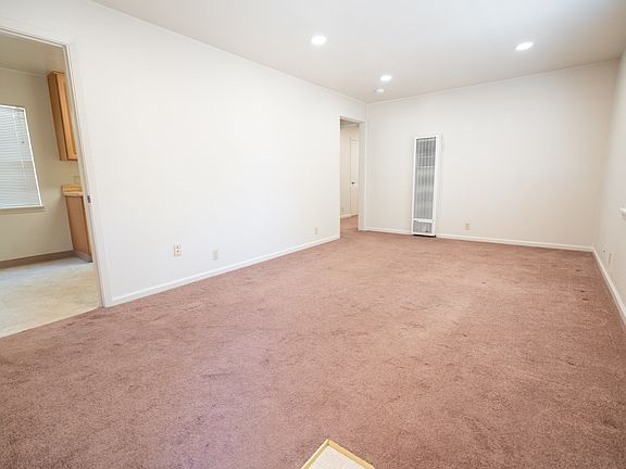 3rd image of 1710 Benton St #1B-1Ba-600Sqft