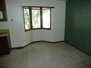 3rd image of 502 2nd Ave N