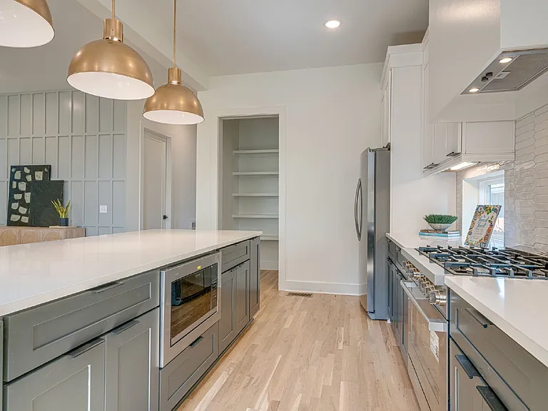 303 Riverside Dr #B — Photo 23