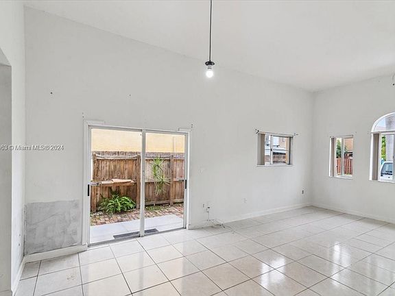 5th image of 2511 NE 41st Ter
