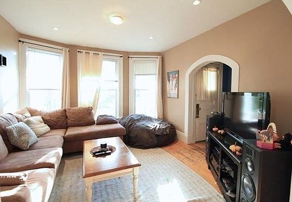 2nd image of 31 Montcalm Ave #1