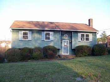 2nd image of 989 Woodleaf Ct