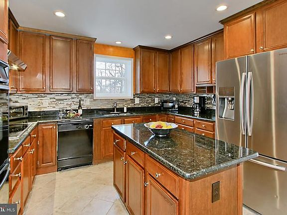 4th image of 10001 Peterson St