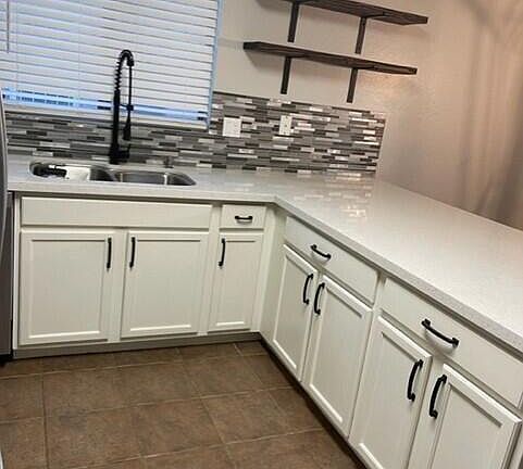 4th image of 5716 E Valley View Dr