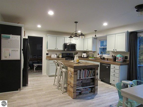 3rd image of 5088 Privet Dr