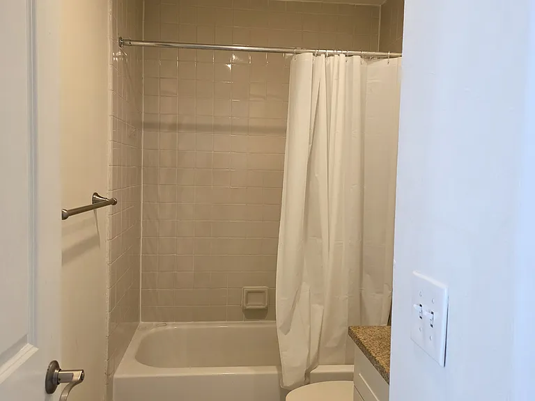 1114 Pine St #2 — Photo 3