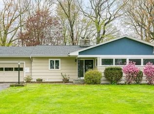57 Woodcrest Dr, Rochester, NY 14625