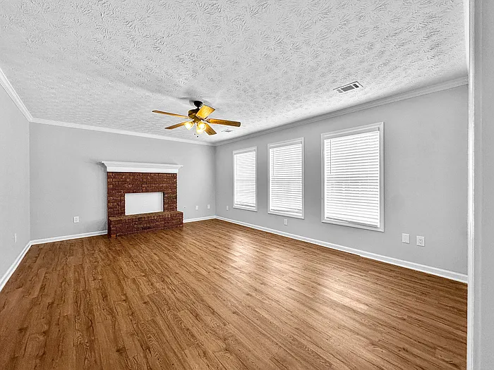 4 bed, 3.0 bath, 2123 sqft, $1,995 — Photo 4