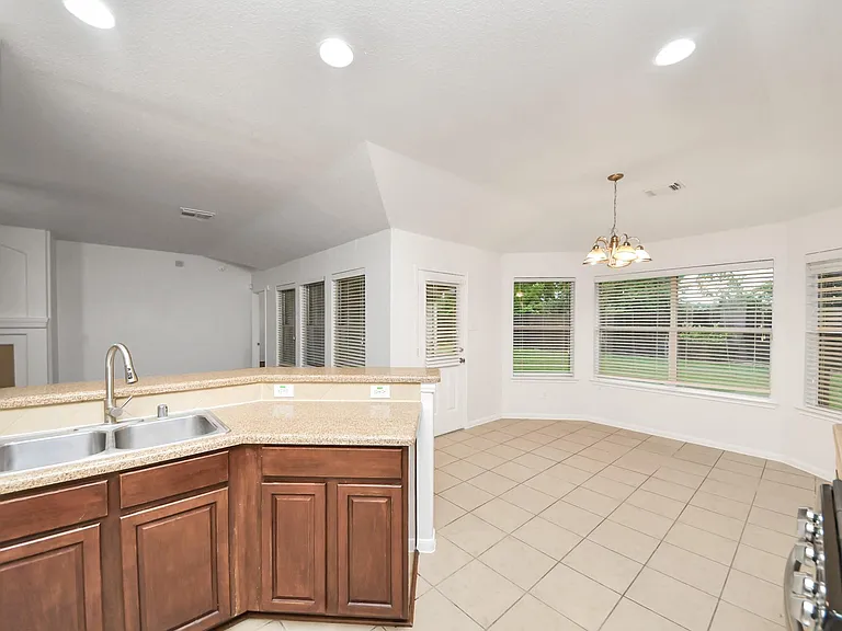 2412 Appian Way — Photo 22