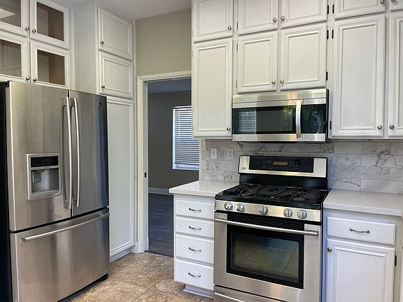 3rd image of 1586 Avenida Guillermo